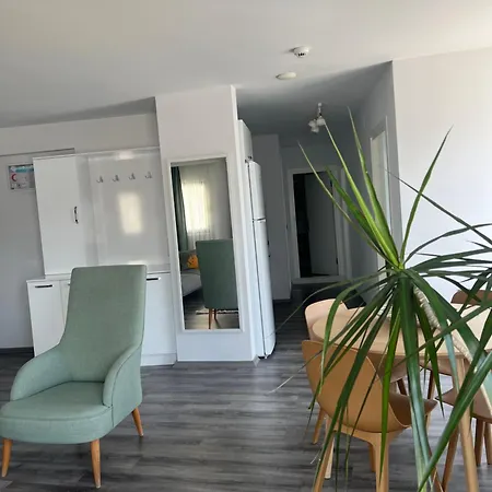 Trea Homes Marina Apartament *