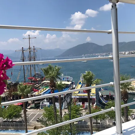 Trea Homes Marina Apartment *