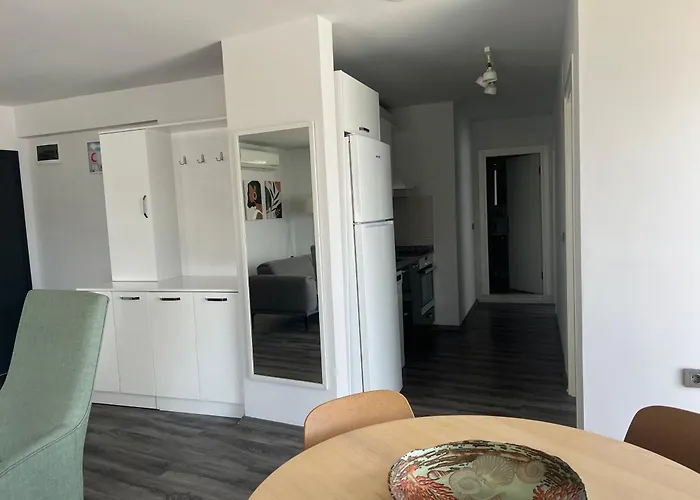 Trea Homes Marina Apartman *